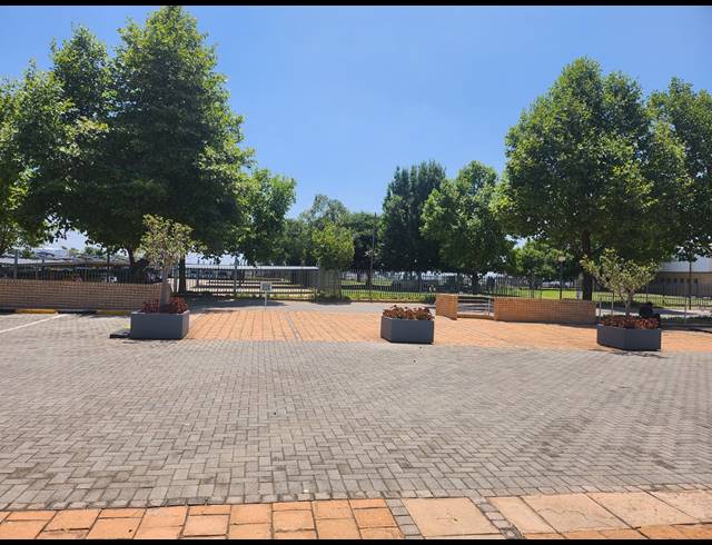 697M² OFFICE TO LET IN RANDJESPARK
